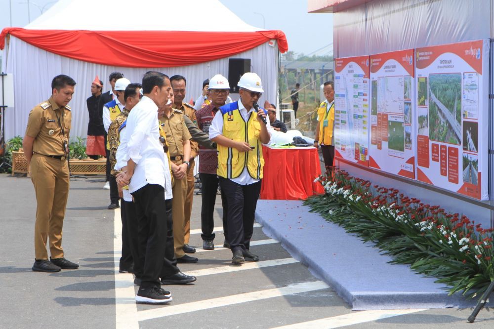Jokowi Sebut Pembangunan Infrastruktur Jalan Tertinggal dari Tiongkok 