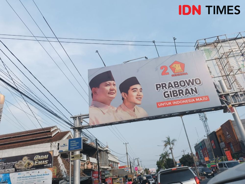 Nama Prabowo-Gibran Warnai Kunjungan Presiden Jokowi di Lampung Tengah