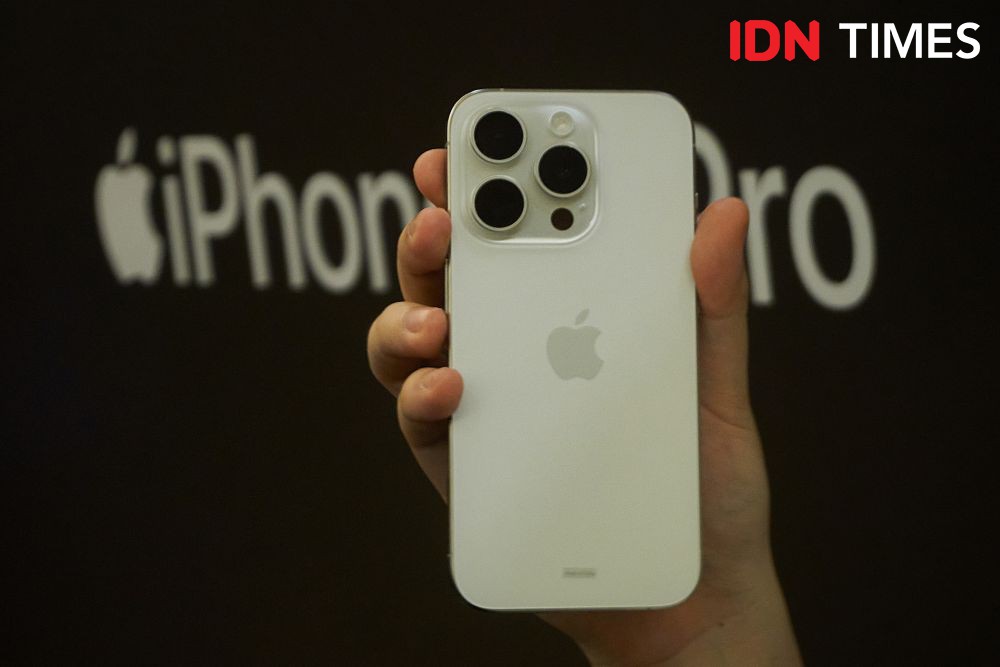 13 Potret Keseruan Pengguna Pertama iPhone 15 Series di Indonesia