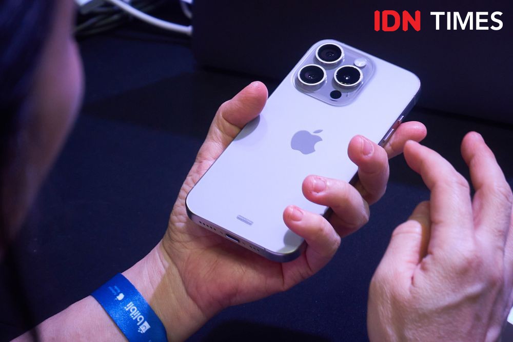 13 Potret Keseruan Pengguna Pertama iPhone 15 Series di Indonesia