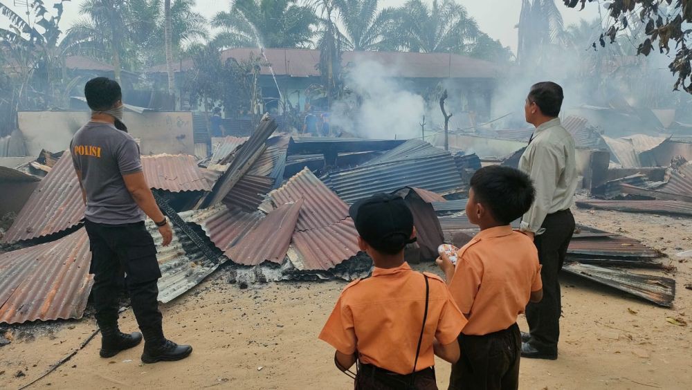 10 Rumah Dinas Milik Sekolah Swasta di Langkat Terbakar