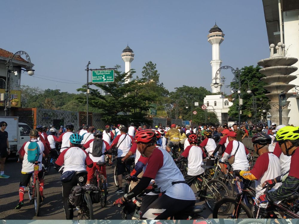 Sumpah Pemuda, Ribuan Pesepeda Napak Tilas Jejak Soekarno di Bandung