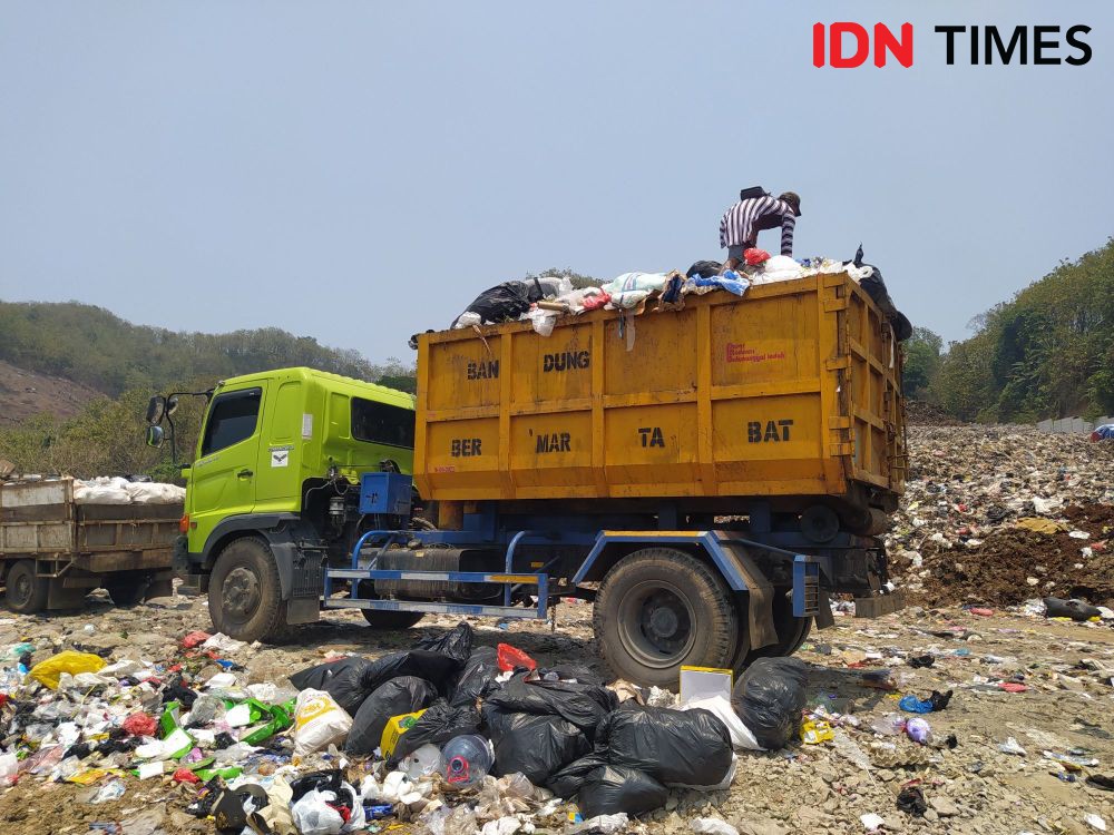 Cara Truk Akali Hindari Larangan Buang Sampah Organik ke TPA Sarimukti