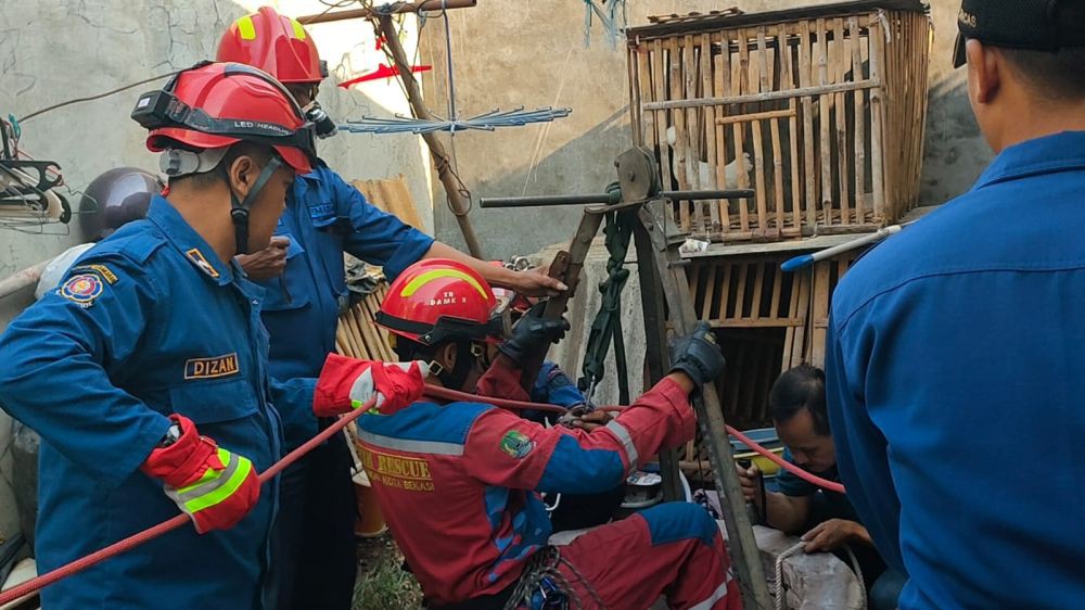 Suami Di Bekasi Temukan Istrinya Tercebur Sumur 6446