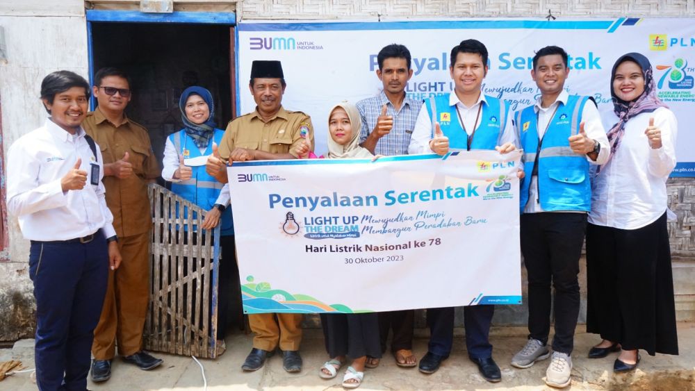 PLN Berikan Listrik Gratis 27 Keluarga Kurang Mampu di Lampung