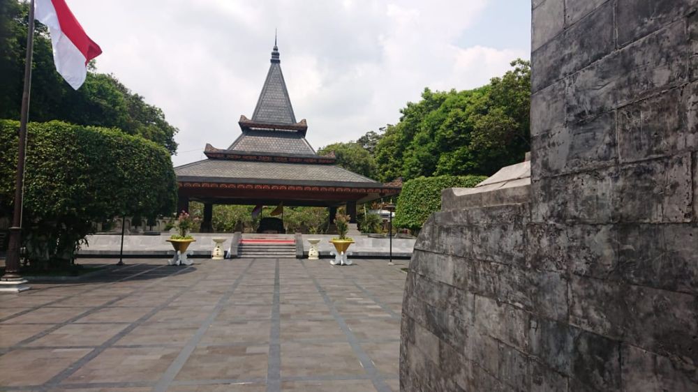 Jelang Kedatangan Megawati, Komplek Makam Bung Karno Disterilkan
