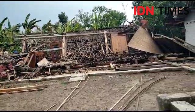 2 Orang di Ngawi Tertimpa Rumah  Roboh karena Angin Kencang