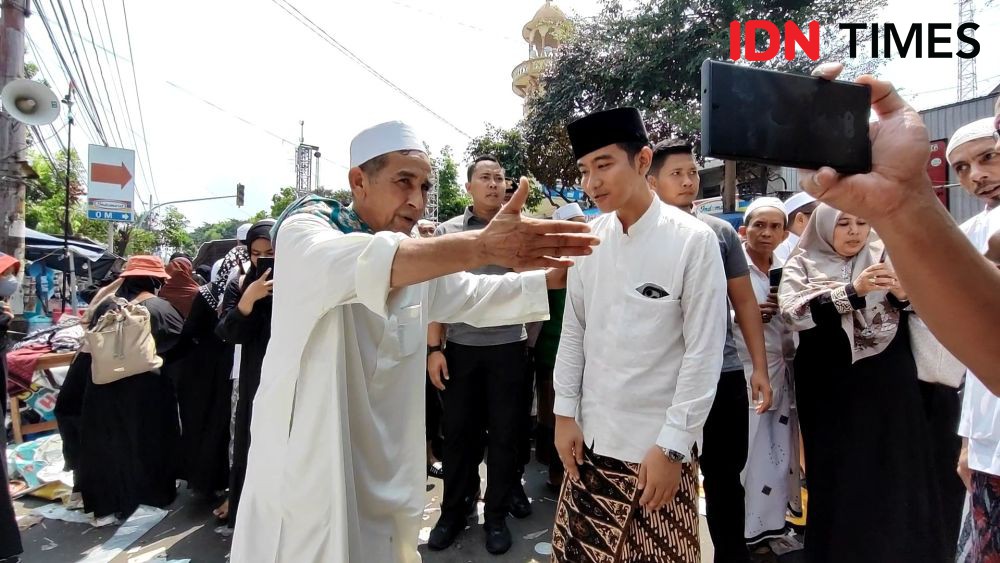 Gibran Dengarkan Ceramah Anies Baswedan Acara Haul Di Solo