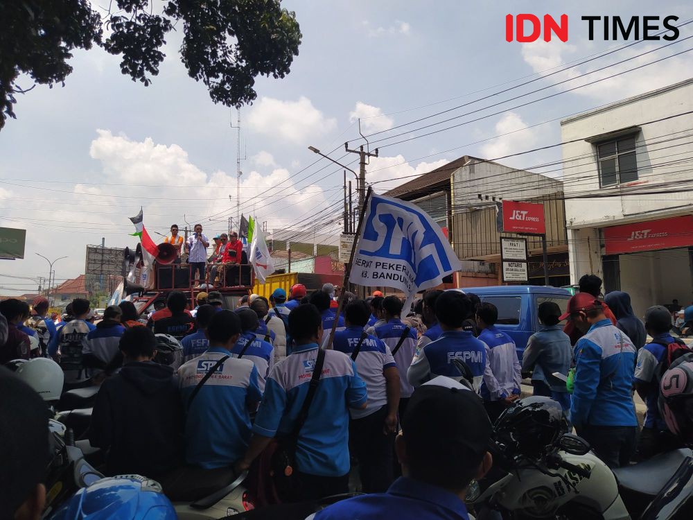 Tuntut Upah Naik 15 Persen, Buruh KBB Geruduk Kantor DPRD