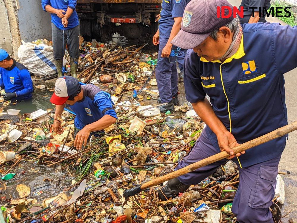 Dua Hari Diguyur Hujan Depok Dilanda 21 Longsor Dan Banjir