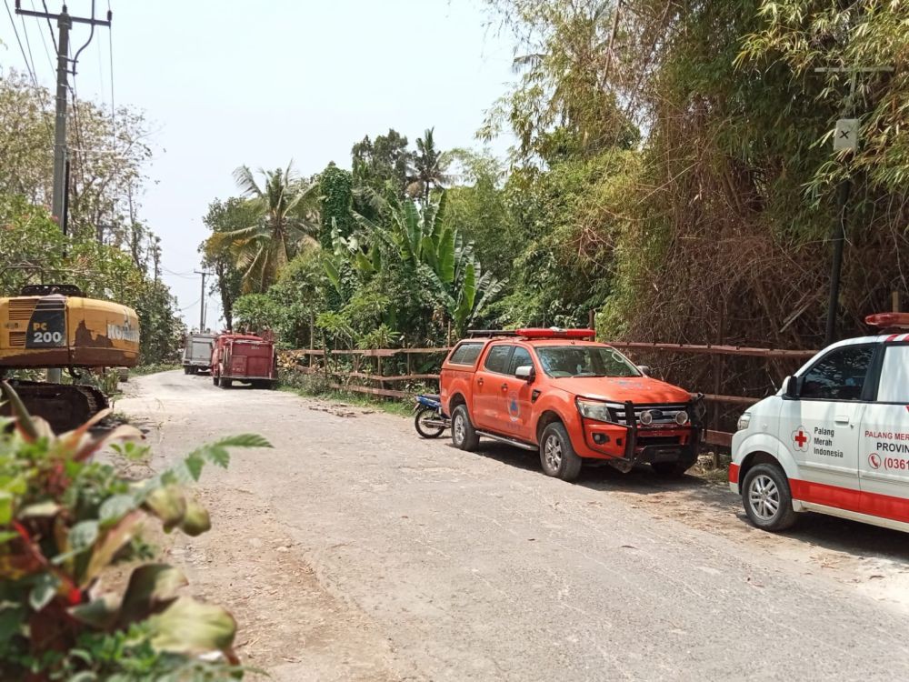 Hujan Tak Mengurangi Titik Api Padam di TPA Mandung