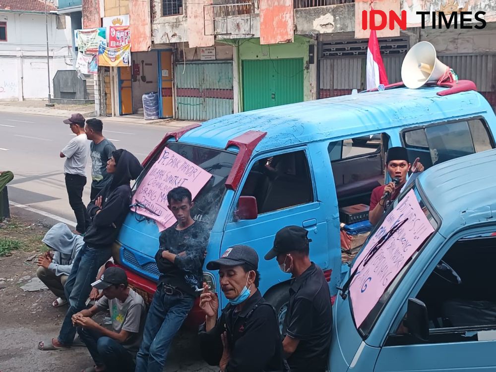 Aksi di Bank BUMN dan KPKNL Bandar Lampung, Massa Soroti Ini