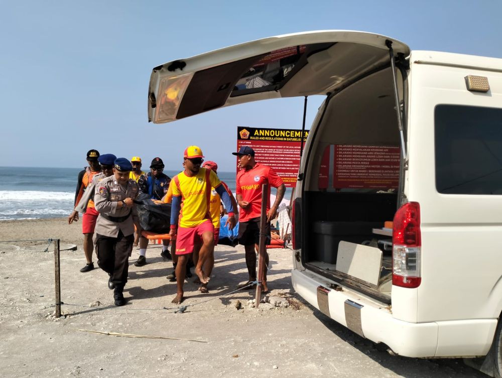 WNA China Terseret Arus Pantai Batubelig Dekat Bendera Merah