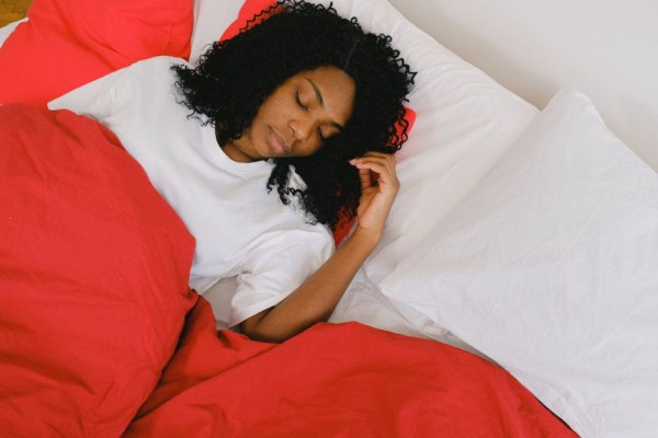 Apa Benar Tidur Siang Bisa Menambah Berat Badan?