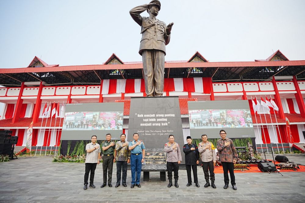 Resmikan Monumen Hoegeng, Kapolri Minta Sosok Polisi Jujur Jadi Teladan