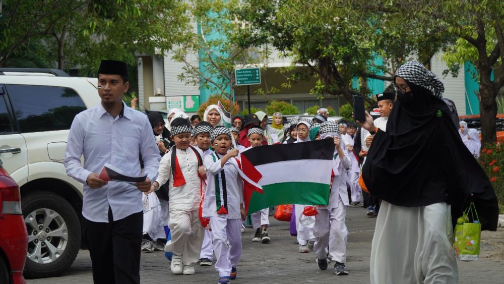 Sekolah Islam Athirah Makassar Donasi Rp130 Juta untuk Palestina