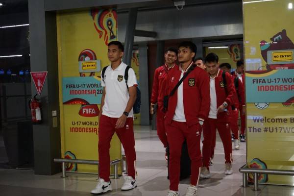 Penggawa Timnas Indonesia Terbang Terpisah Ke Irak