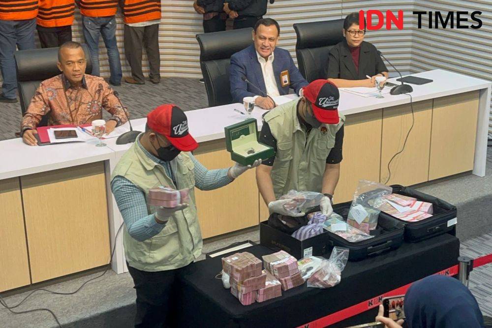 Firli Bahuri Mangkir Dari Polisi Tapi Muncul Konferensi Pers