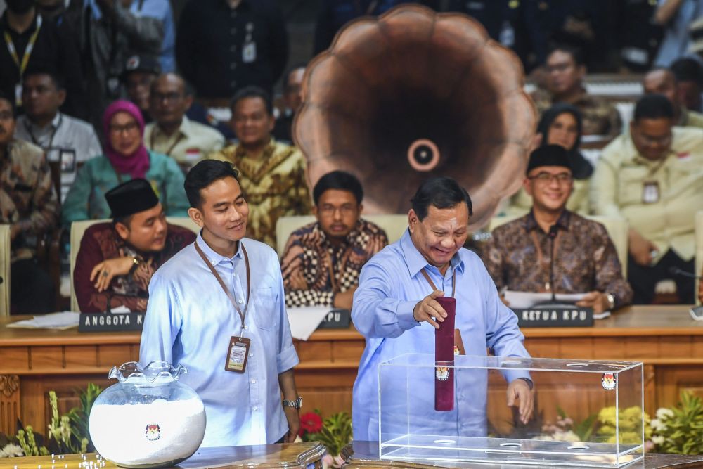 Kunjungi Rumah Jayabaya, Prabowo Disambut Ribuan Simpatisan