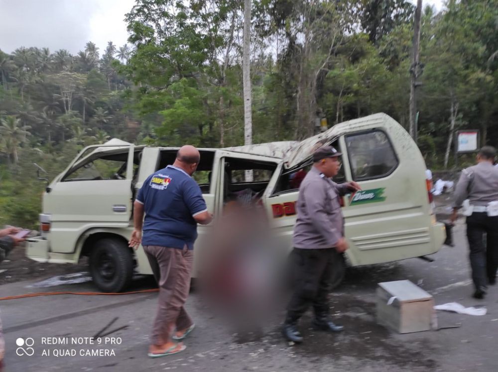 Minibus Terguling di Karangasem, 6 Warga Meninggal Dunia