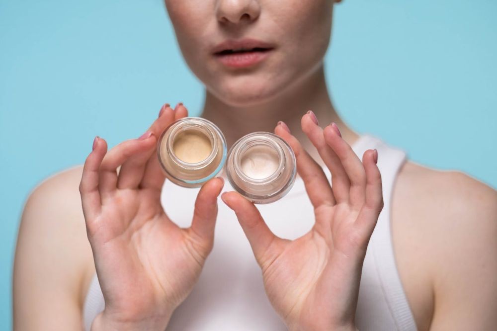 6 Cara Mengatasi Wajah Beruntusan Akibat Skincare, yuk Terapkan!