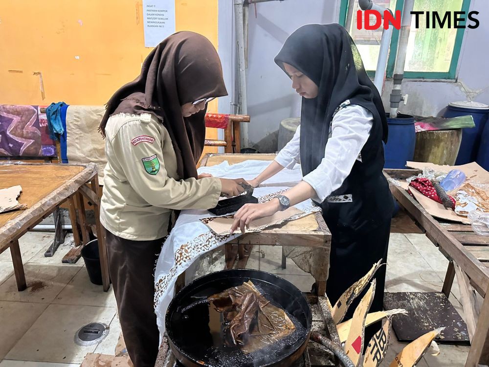 SMK 3 Pontianak Hasilan Empat Motif Batik Khas Kalbar yang Dipatenkan