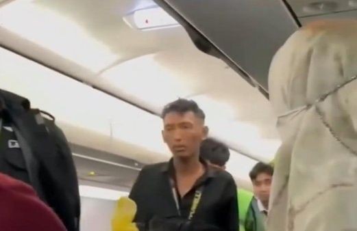 Viral Penumpang Merokok di Toilet Pesawat Batam-Surabaya