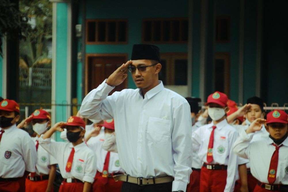 Gaji Guru PNS Terbaru 2024 Golongan I-IV Dan Tunjangan