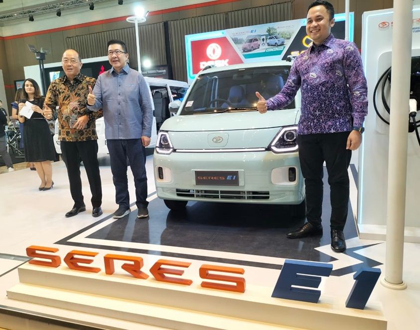 Majukan Industri Otomotif di Jabar, Adira Finance Hadir di GIIAS Bandung
