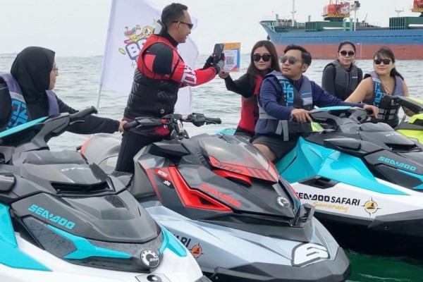 BRI Kenalkan Aplikasi BRImo Sambil Wisata Di Pantai Semarang