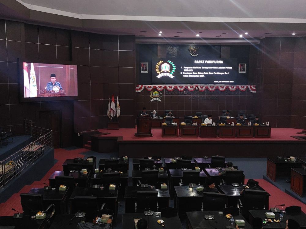 DPRD Resmi Purnatugaskan Syafrudin Sebagai Wali Kota Serang