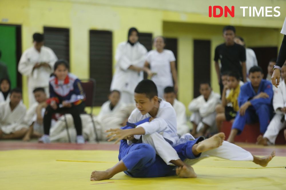 Borong 16 Emas, Medan Juara Umum Kejurprov Judo di Tebing Tinggi