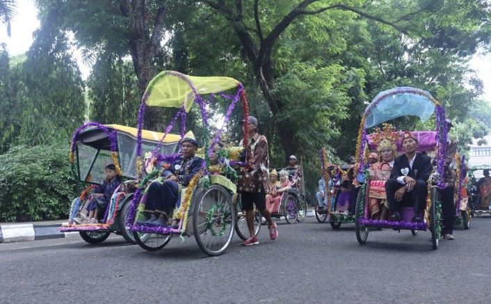 100 Pasutri Nikah Massal, Wako Palembang Izinkan Bulan Madu di Rumdin
