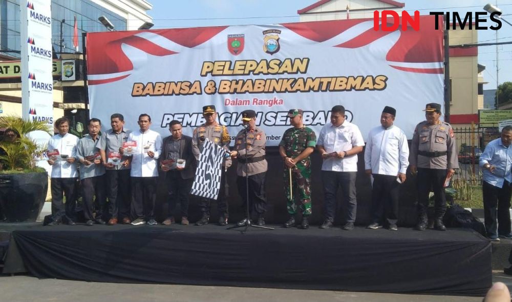 Deklarasi Netral di Pemilu 2024, TNI-Polri di Makassar Bagi Sembako