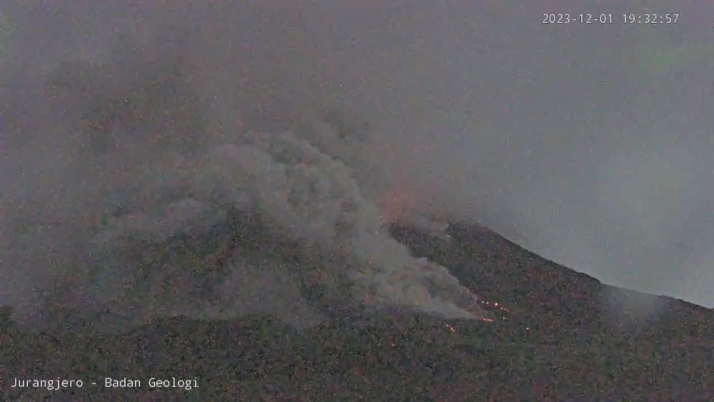 Gunung Merapi Luncurkan Awan Panas Guguran Sore Ini