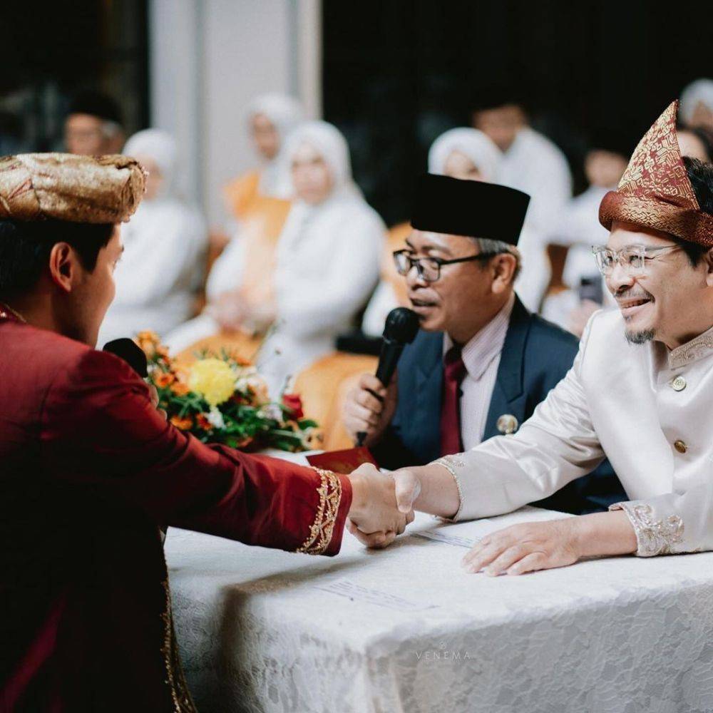 7 Potret Akad Nikah Hanggini Dan Luthfi Aulia, Full Senyum