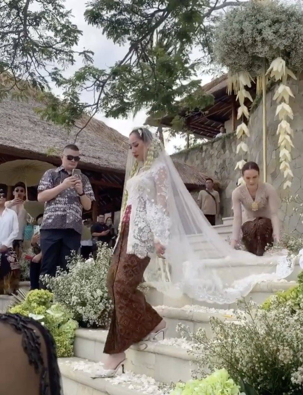 7 Potret Intim Akad Nikah BCL Dan Tiko Aryawardhana Di Bali