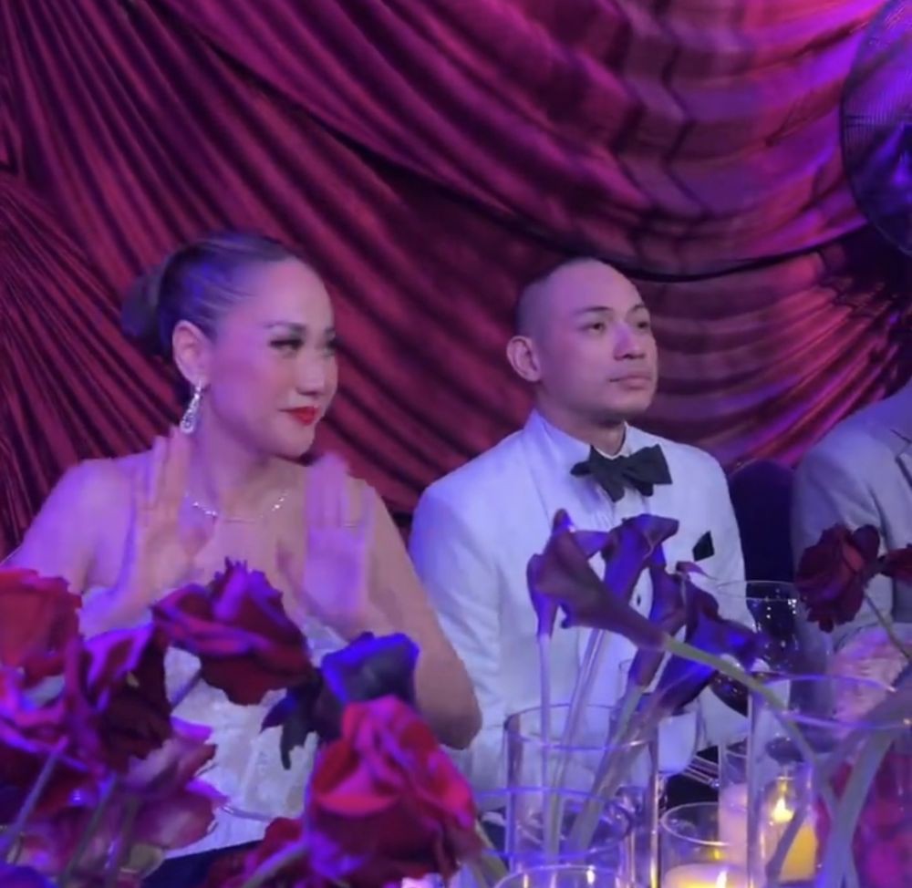 7 Makeup dan Busana Resepsi Bunga Citra Lestari, Anggun!