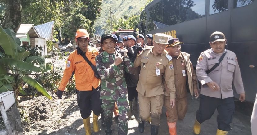 2 Orang Ditemukan Meninggal, 10 Korban Banjir Humbahas Masih Dicari 