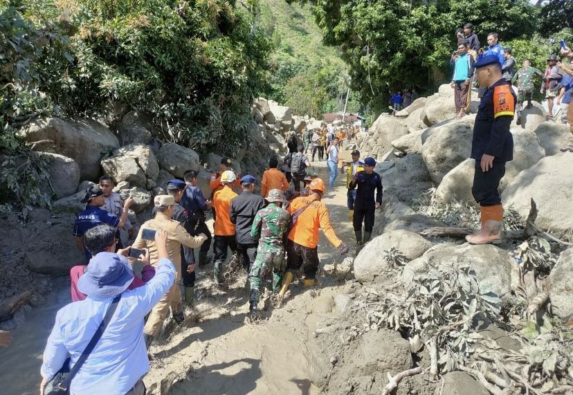 2 Orang Ditemukan Meninggal, 10 Korban Banjir Humbahas Masih Dicari 