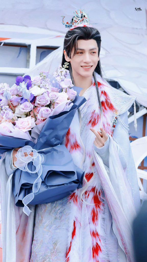 8 Penampilan Memukau Luo Yunxi di Drama Shui Long Yin