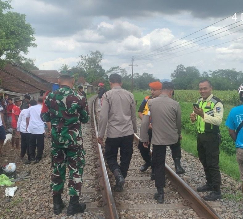 Dua Pelajar di Blitar Tewas Tertabrak Kereta Api