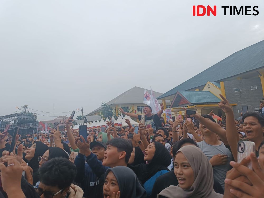 Pelajar Berseragam Sekolah Ramaikan Konser Dewa19 Prabu di Lampung
