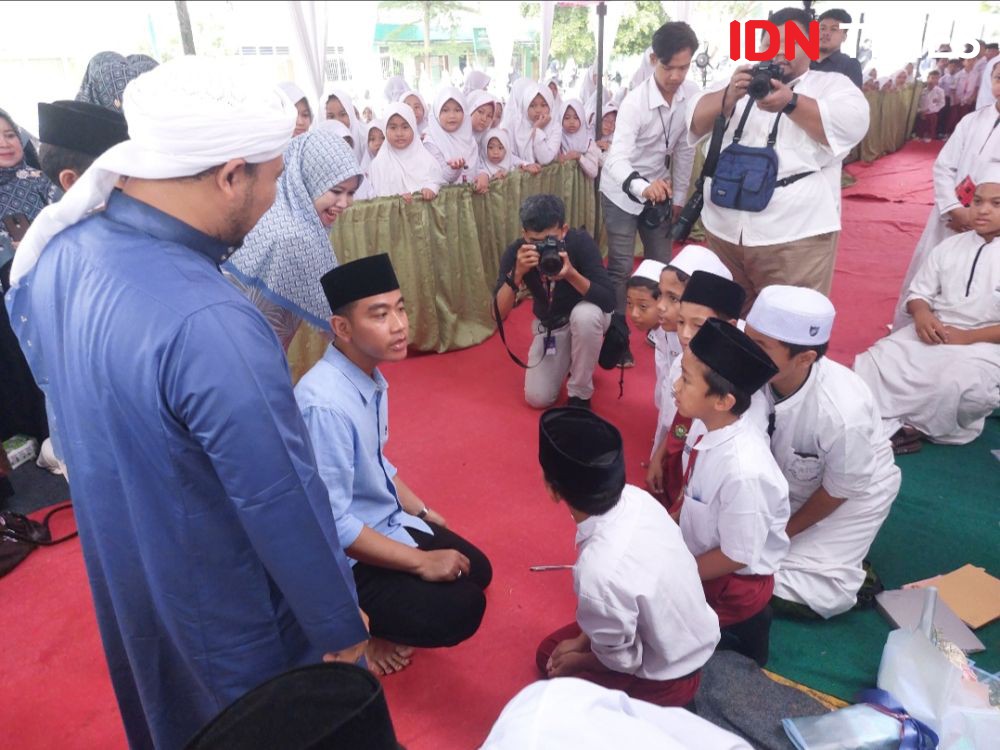Gibran Kunjungi Pesantren Asshiddiqiyah 2 Tangerang