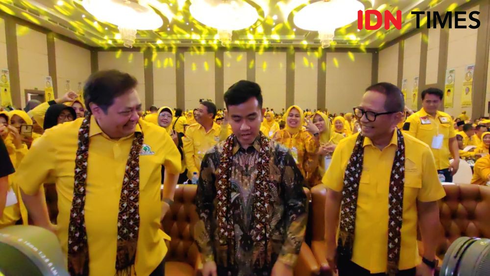 Gibran Senyum-senyum Dengar Yel-yel Dukungan Kader Golkar