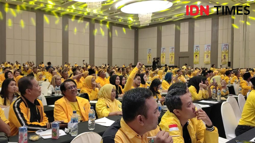 Gibran Senyum-senyum Dengar Yel-yel Dukungan Kader Golkar