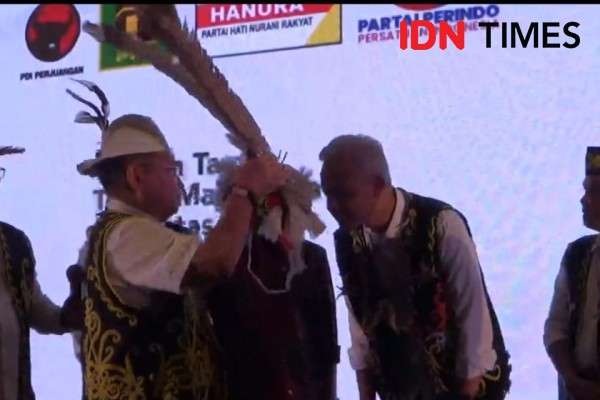 Ganjar Pranowo Diangkat Warga Kehormatan Dayak Kenyah