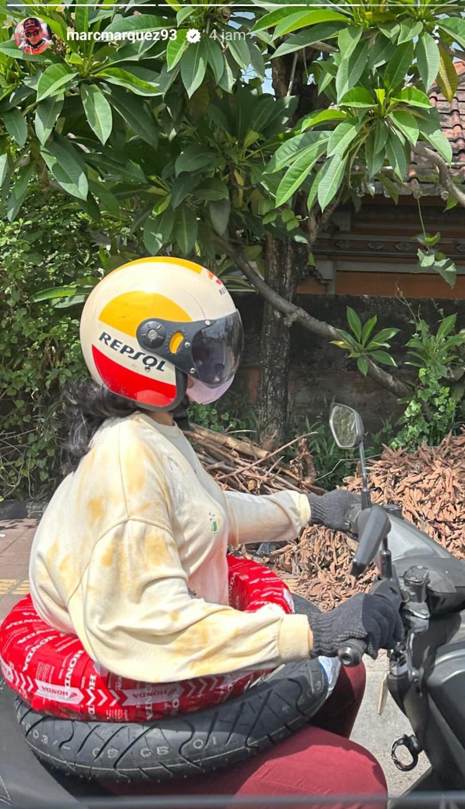 Marquez Liburan di Bali, Lihat Pengendara Pakai Ban di Pinggang