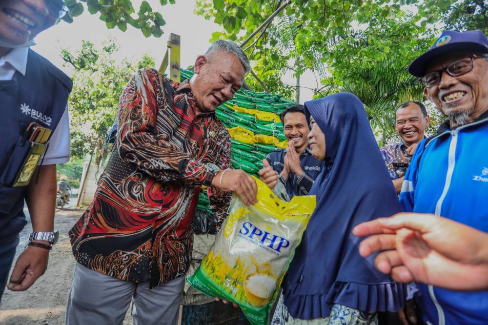 Banyak Warga Demak Terjebak Banjir, Tanggul Jebol Ditutupi Sandbag