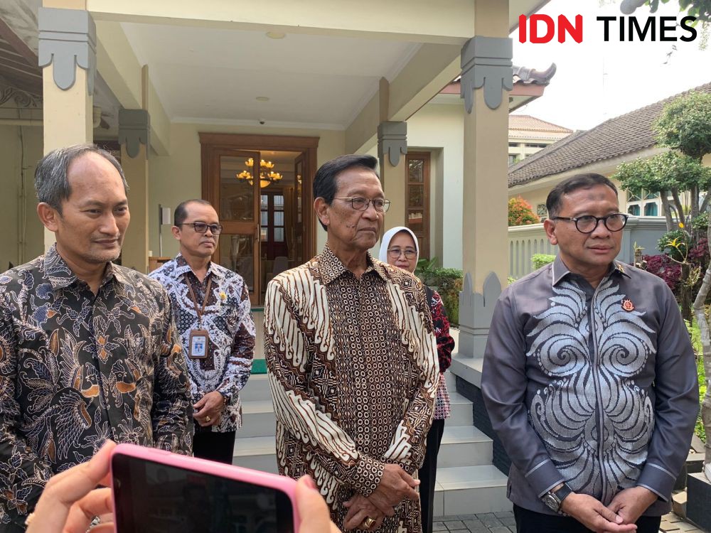 Sultan HB X Akui Diminta Jokowi Jembatani Pertemuan dengan Megawati